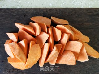 拔丝地瓜的做法步骤：3