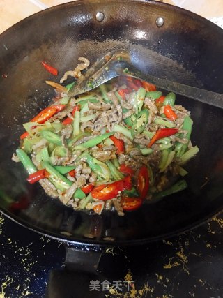 小炒牛肉的做法步骤：4