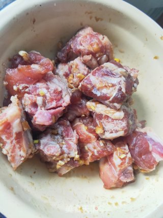 蒜香排骨的做法步骤：1