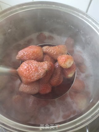 草莓糖水罐头的做法步骤：4