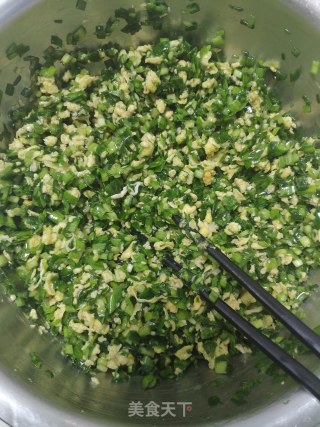 韭菜鸡蛋馅馅饼和饺子的做法步骤：7