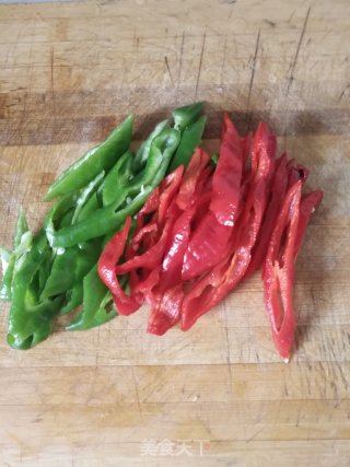 酸菜炒腊肉的做法步骤：4