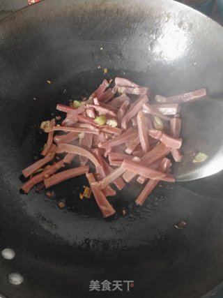 酸菜炒腊肉的做法步骤：6