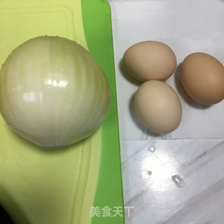 鸡蛋炒洋葱的做法步骤：1