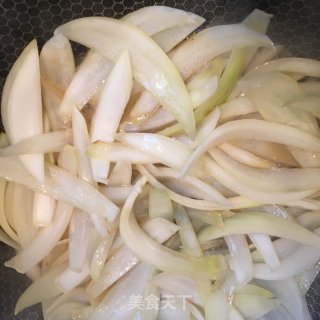 鸡蛋炒洋葱的做法步骤：4