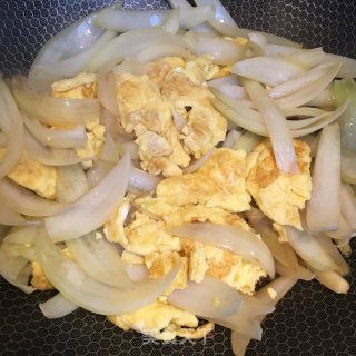 鸡蛋炒洋葱的做法步骤：5