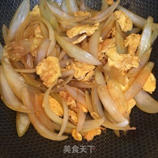 鸡蛋炒洋葱的做法步骤：7