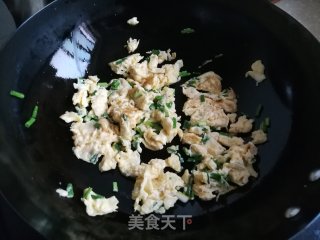 红花草炒蛋的做法步骤：5