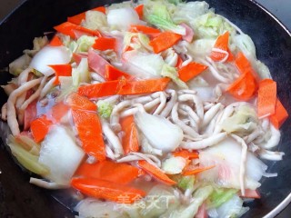 火腿蟹味菇炖白菜的做法步骤：10