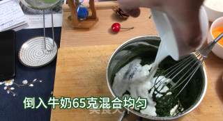 网红抹茶古早味蛋糕，烫面水浴法，QQ弹弹，口感绵密松软的做法步骤：3