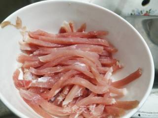 小酥肉丝的做法步骤：1