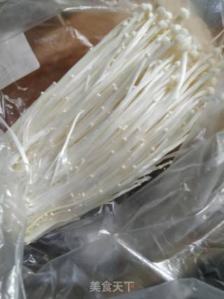 金针菇丸子的做法步骤：1
