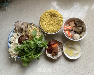 自制网红牛奶麻辣烫的做法步骤：1