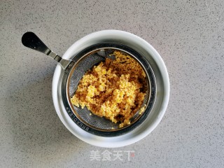 不加一滴水和油，香甜松软的小米奶香饼的做法步骤：3