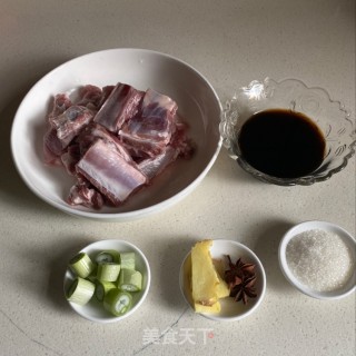 糖醋排骨的做法步骤：1