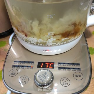 桃胶银耳糯米粥的做法步骤：3