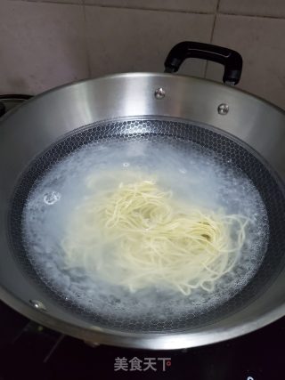 卤肉拌伊面的做法步骤：3