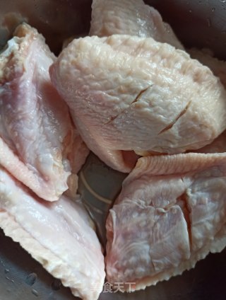 街头酥炸鸡翅的做法步骤：1