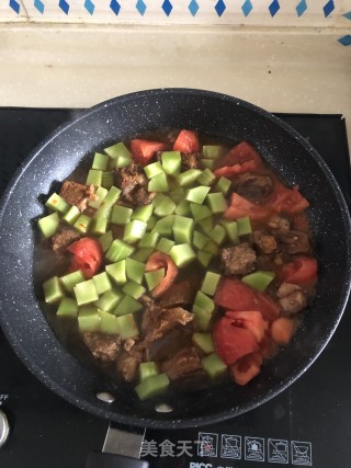 莴笋丁焖牛肉的做法步骤：5