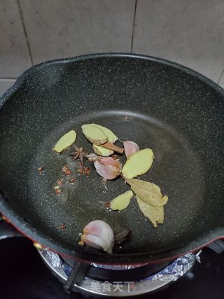 焖牛腩的做法步骤：5