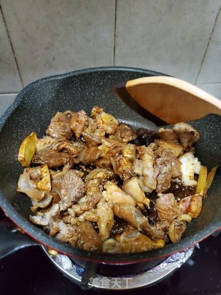 焖牛腩的做法步骤：7