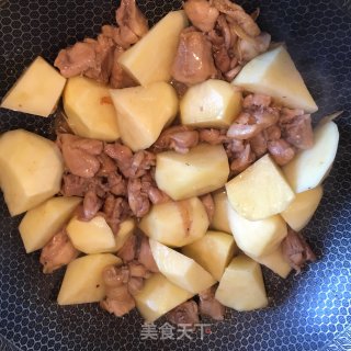 咖喱土豆烧鸡块的做法步骤：5