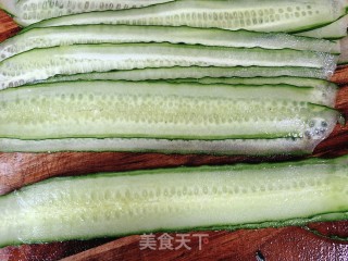 黄瓜皮蛋的做法步骤：1