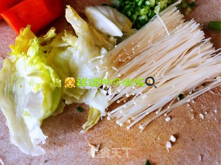 原创【????仙草味道????私房菜????】仙草自己的味道❤️铁板????金针菇❤️的做法步骤：1