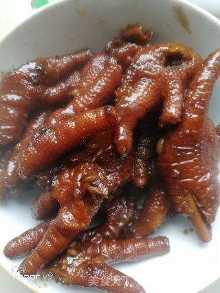 洋葱炒鸡爪的做法步骤：1