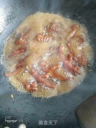 洋葱炒鸡爪的做法步骤：2