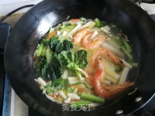 鲜虾海鲜菇年糕汤的做法步骤：6