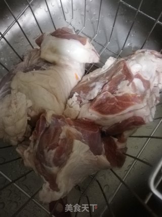 草原手把肉的做法步骤：1