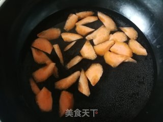 胡萝卜木耳炒儿菜的做法步骤：4