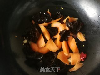 胡萝卜木耳炒儿菜的做法步骤：7