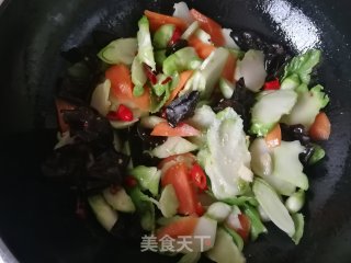 胡萝卜木耳炒儿菜的做法步骤：9