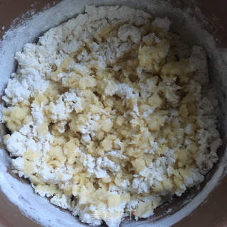 烫面饼子卷时蔬的做法步骤：1