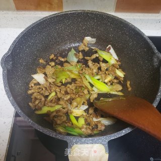 孜然葱爆羊肉的做法步骤：6