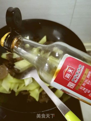 木耳炒莴笋的做法步骤：4
