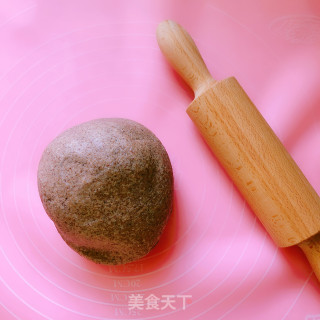 松鼠香肠馒头的做法步骤：1