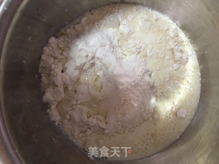 蛋奶酥粒面包的做法步骤：1