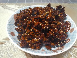 红糖核桃仁的做法步骤：4