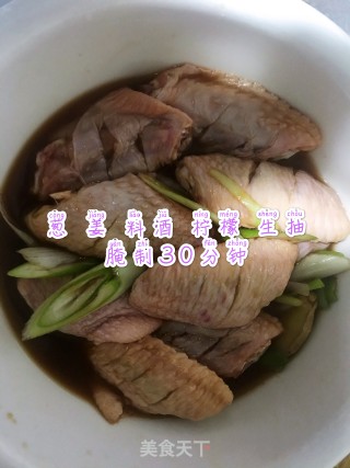可乐鸡翅的做法步骤：1