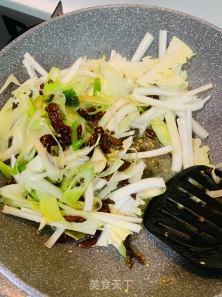炝炒白菜根的做法步骤：5