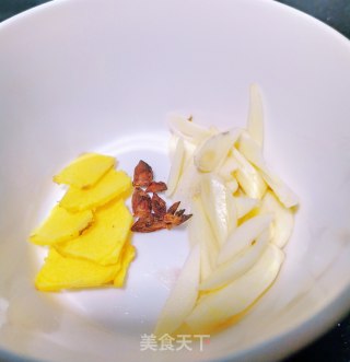 蘑菇胡萝卜酱香肉的做法步骤：4