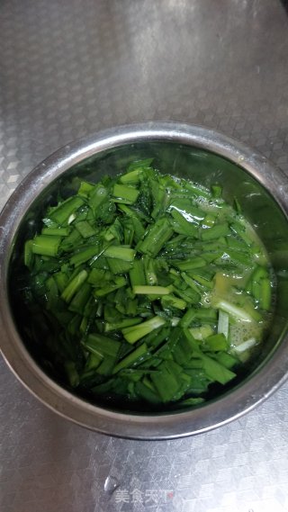 韭菜炒鸡蛋的做法步骤：2