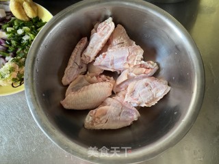 蒜香鸡翅的做法步骤：2