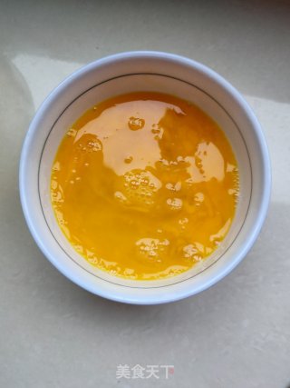 虾仁大葱炒鸡蛋的做法步骤：2