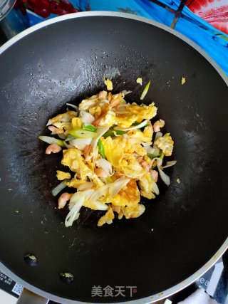 虾仁大葱炒鸡蛋的做法步骤：7