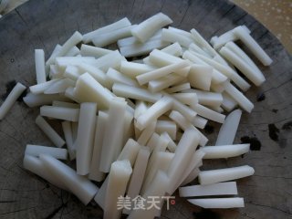 花草肉丝炒年糕的做法步骤：1