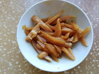 花草肉丝炒年糕的做法步骤：3